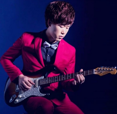 抖音爱过你就当你是错的人男唱的是什么歌?