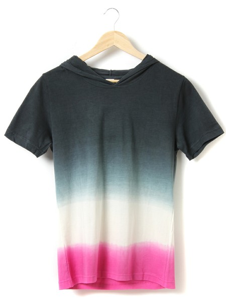 我厂主要从事吊染,漂染,扎染,夹染,精工针扎染,套色工艺扎染,套色吊染